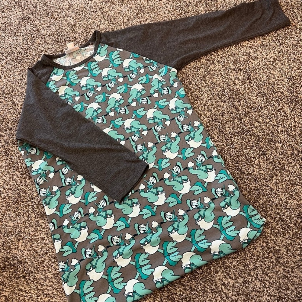 Lularoe LLR Buttery Soft T-Shirt Baseball Sleeves Donald Duck Disney Top Butte
